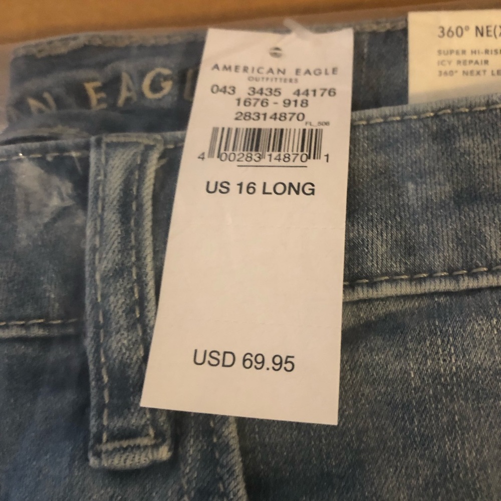 BRAND NEW JEANS